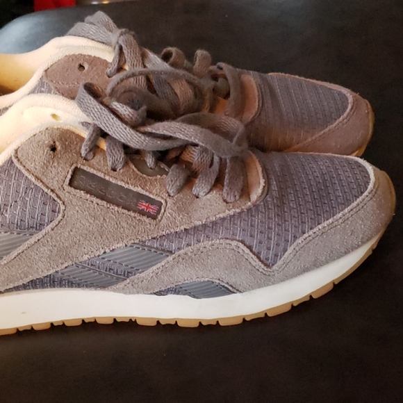 Women's Reebok Classics - Picture 5 of 7